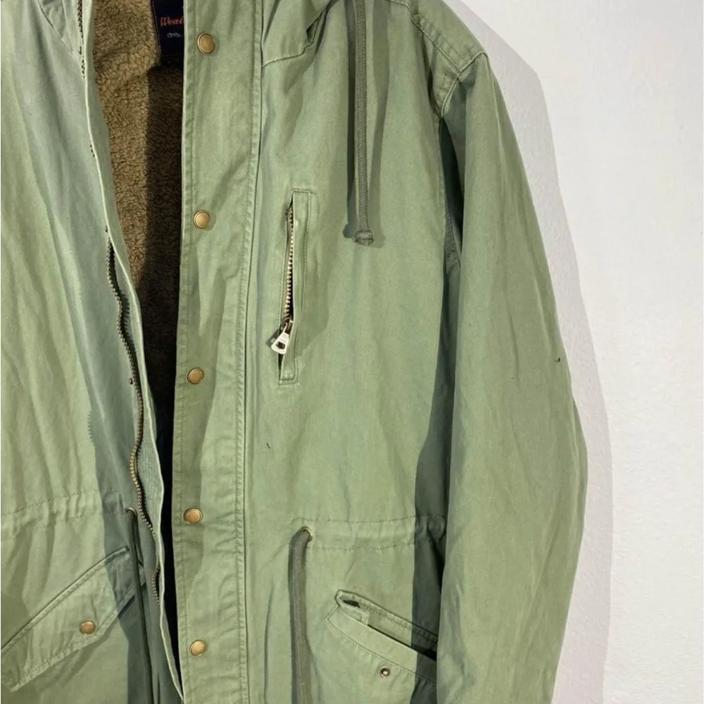 NWT Weatherproof Vintage Mens parka with Sherpa hood. Size medium
LAST ONE LEFT - Picture 4 of 8